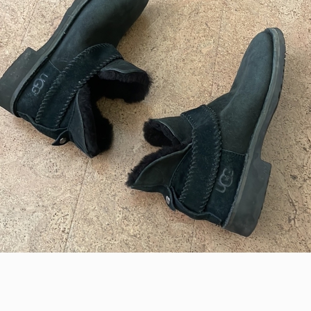UGG McKay Black Low Boots Size 6 - Picture 6 of 8